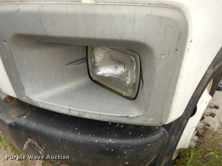 image for item DE1744 2003 GMC C7500 truck cab and chassis