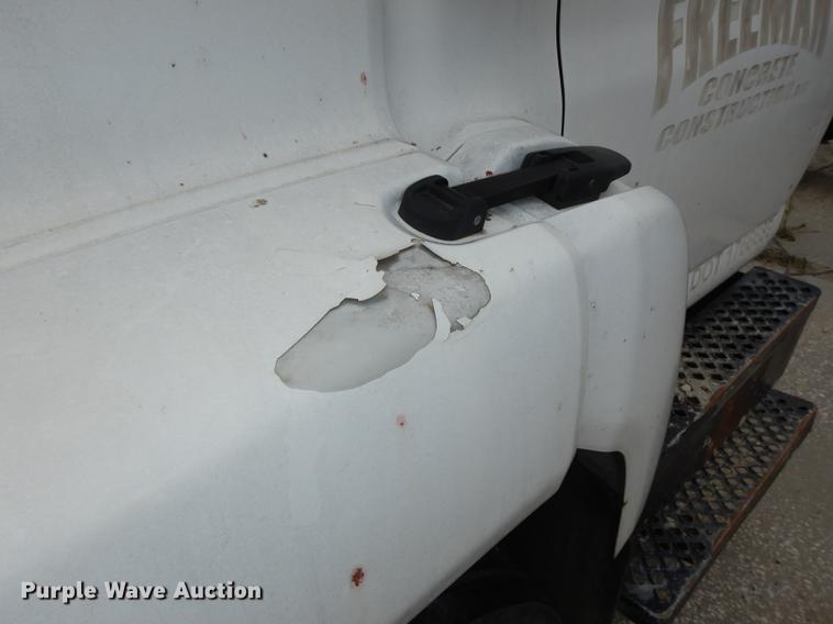 image for item DE1744 2003 GMC C7500 truck cab and chassis