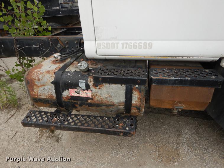 image for item DE1744 2003 GMC C7500 truck cab and chassis