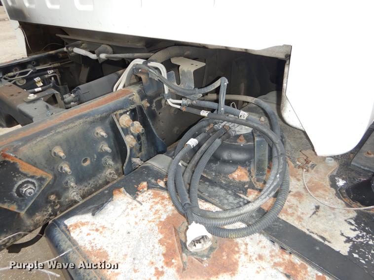 image for item DE1744 2003 GMC C7500 truck cab and chassis