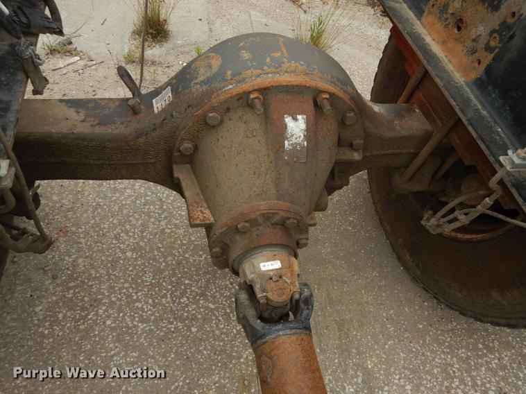 image for item DE1744 2003 GMC C7500 truck cab and chassis