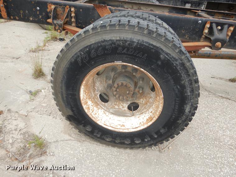 image for item DE1744 2003 GMC C7500 truck cab and chassis