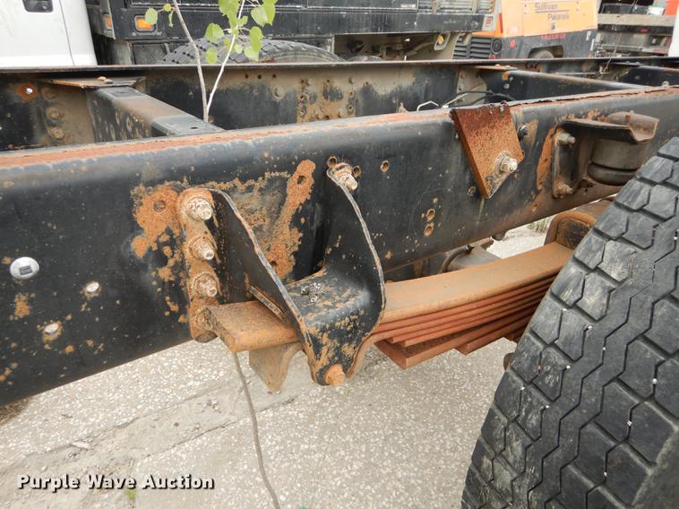 image for item DE1744 2003 GMC C7500 truck cab and chassis