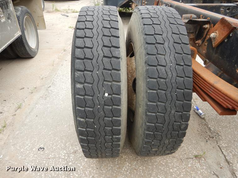 image for item DE1744 2003 GMC C7500 truck cab and chassis