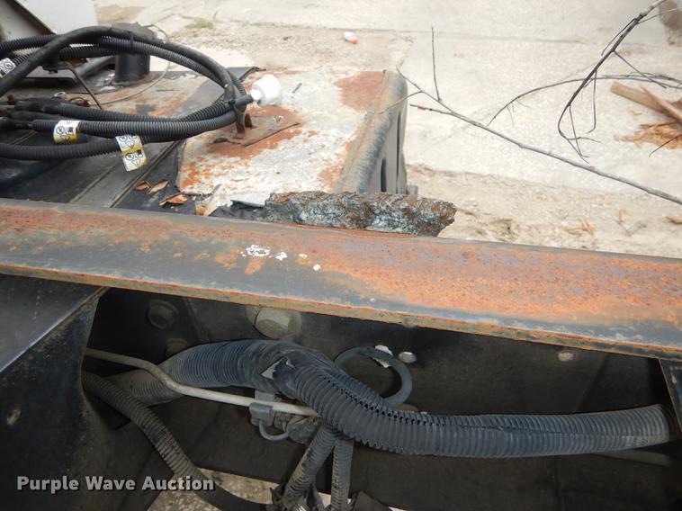 image for item DE1744 2003 GMC C7500 truck cab and chassis