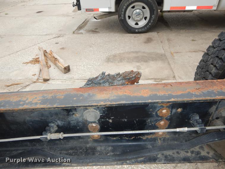 image for item DE1744 2003 GMC C7500 truck cab and chassis