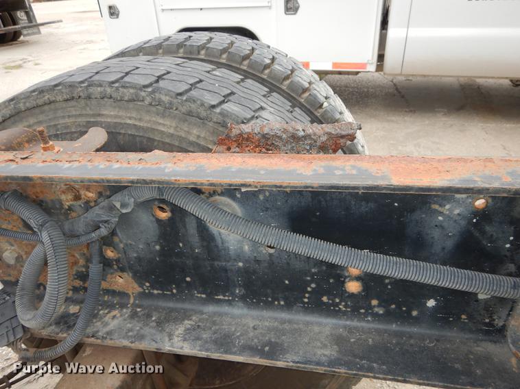 image for item DE1744 2003 GMC C7500 truck cab and chassis