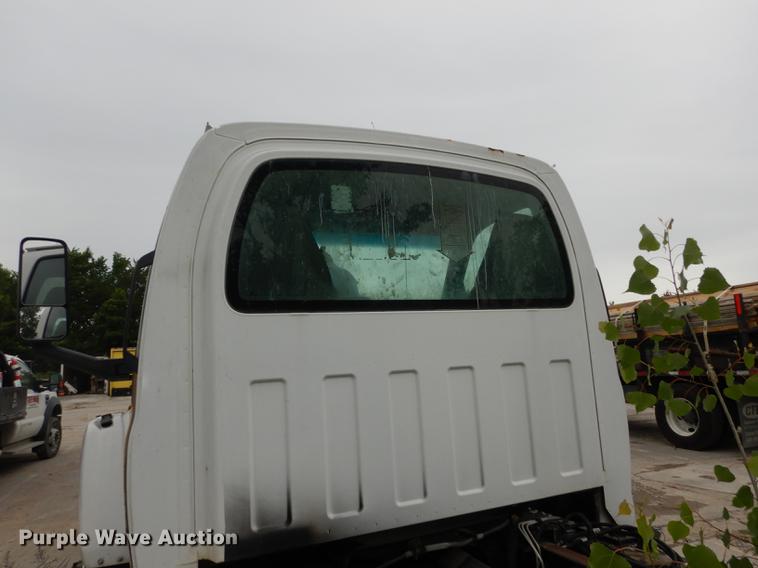 image for item DE1744 2003 GMC C7500 truck cab and chassis