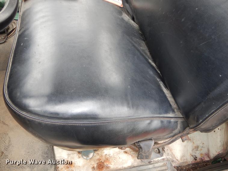 image for item DE1758 1984 Ford F700 flatbed truck with pot hole patcher