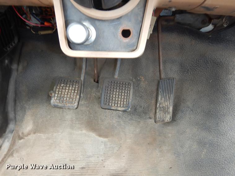 image for item DE1758 1984 Ford F700 flatbed truck with pot hole patcher