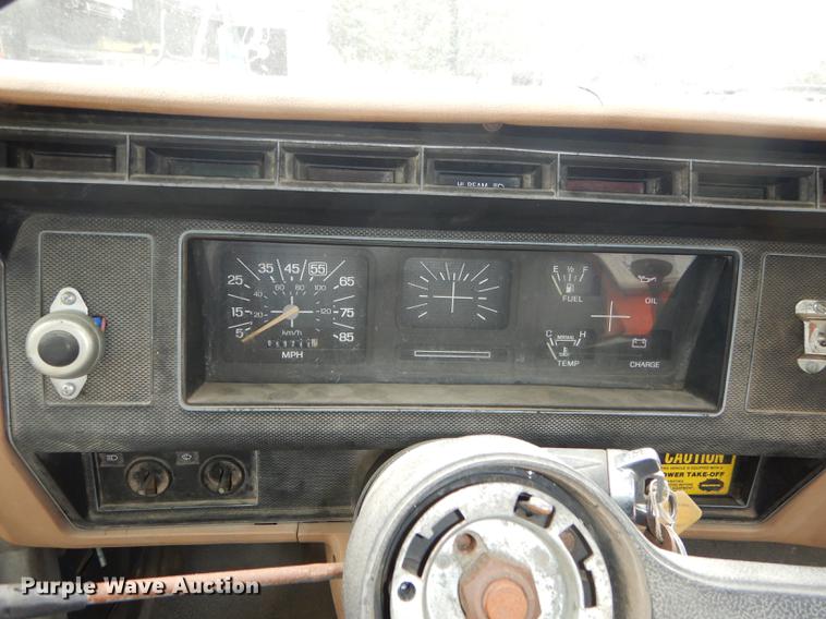 image for item DE1758 1984 Ford F700 flatbed truck with pot hole patcher