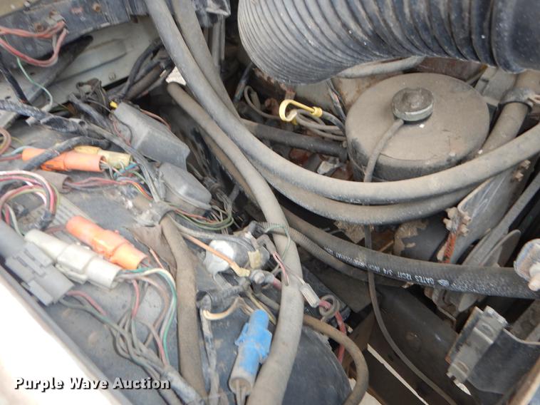 image for item DE1758 1984 Ford F700 flatbed truck with pot hole patcher