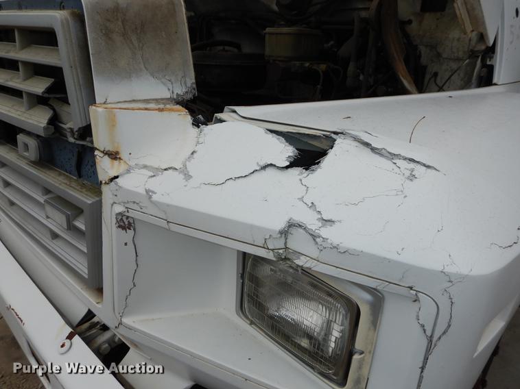 image for item DE1758 1984 Ford F700 flatbed truck with pot hole patcher