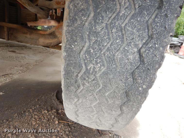 image for item DE1758 1984 Ford F700 flatbed truck with pot hole patcher