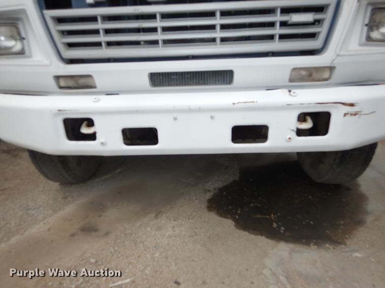 image for item DE1758 1984 Ford F700 flatbed truck with pot hole patcher
