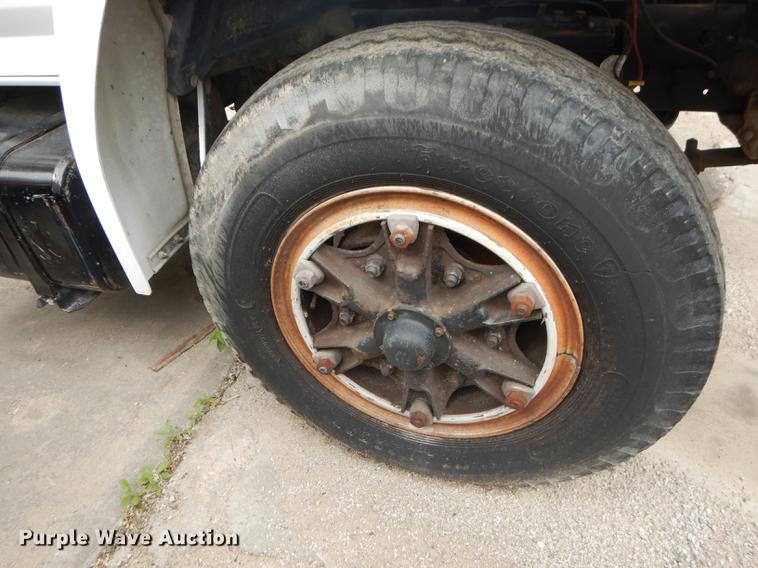 image for item DE1758 1984 Ford F700 flatbed truck with pot hole patcher