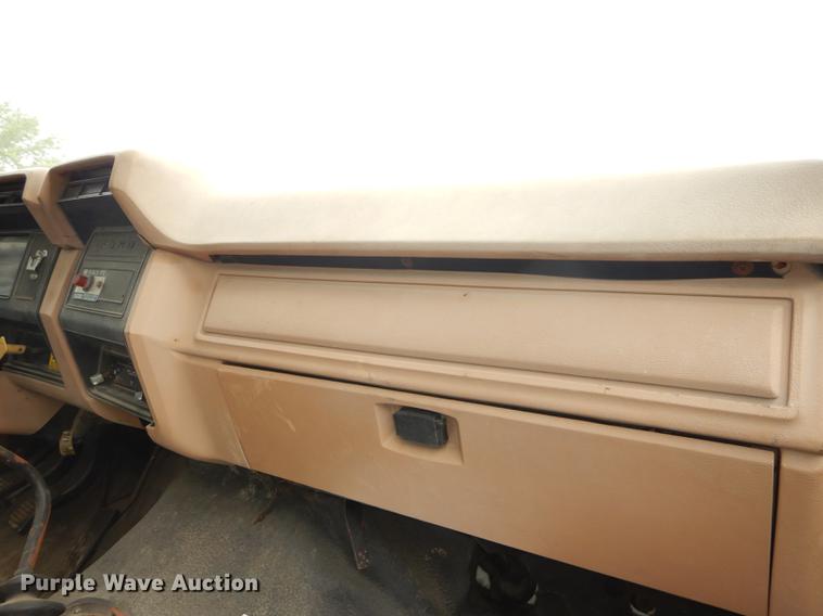 image for item DE1758 1984 Ford F700 flatbed truck with pot hole patcher