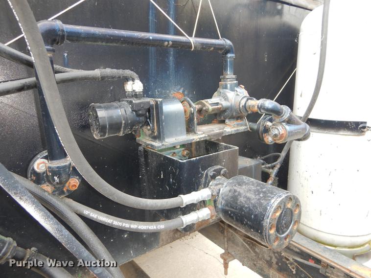 image for item DE1758 1984 Ford F700 flatbed truck with pot hole patcher