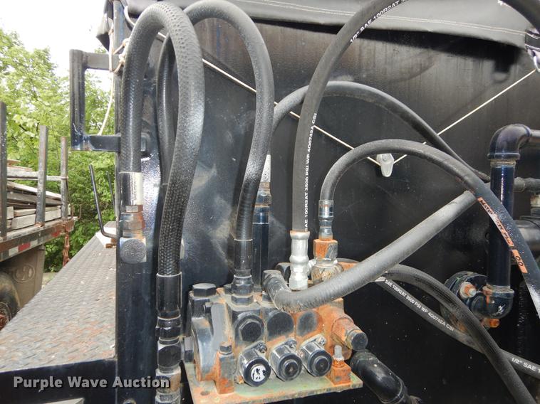 image for item DE1758 1984 Ford F700 flatbed truck with pot hole patcher