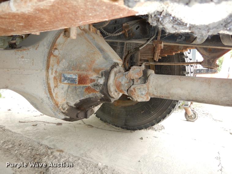 image for item DE1758 1984 Ford F700 flatbed truck with pot hole patcher