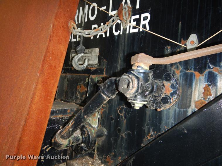 image for item DE1758 1984 Ford F700 flatbed truck with pot hole patcher