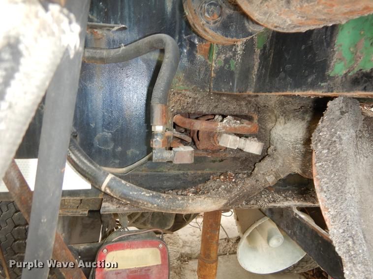 image for item DE1758 1984 Ford F700 flatbed truck with pot hole patcher