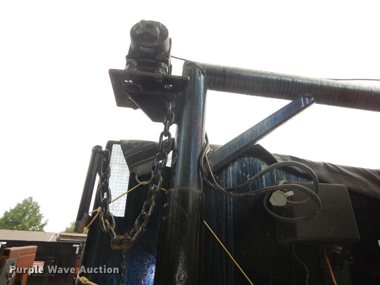 image for item DE1758 1984 Ford F700 flatbed truck with pot hole patcher