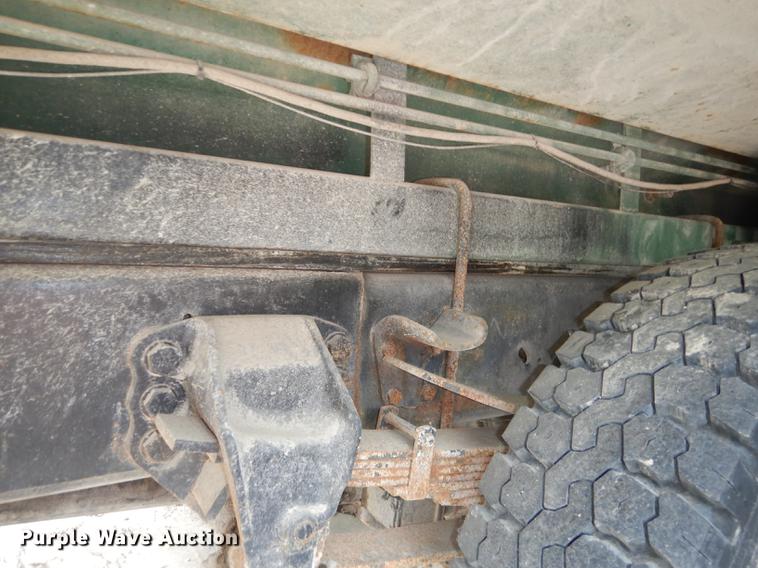 image for item DE1758 1984 Ford F700 flatbed truck with pot hole patcher