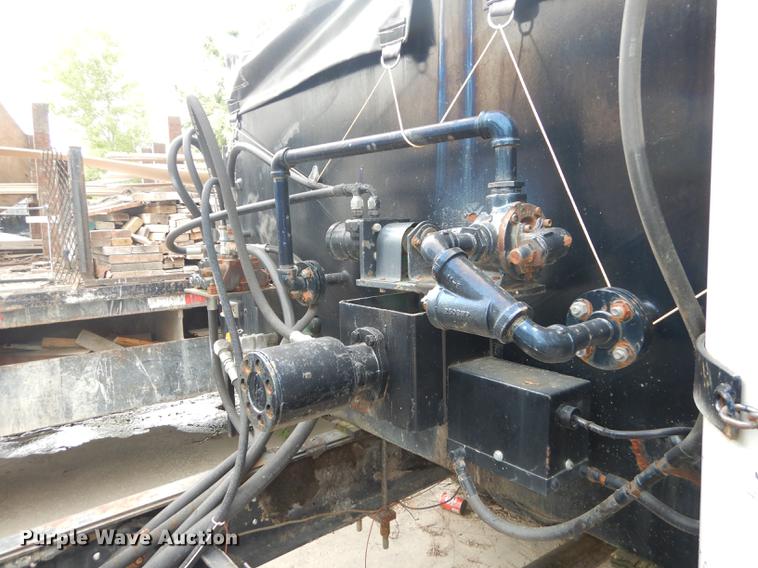 image for item DE1758 1984 Ford F700 flatbed truck with pot hole patcher