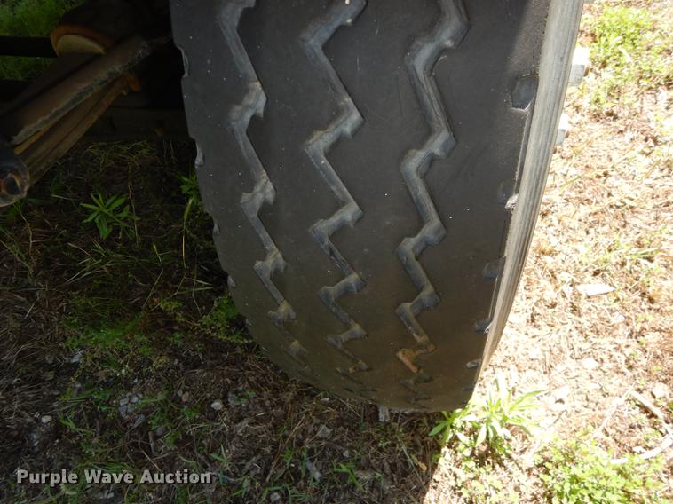 image for item DE1788 1992 GMC TopKick SL bucket truck