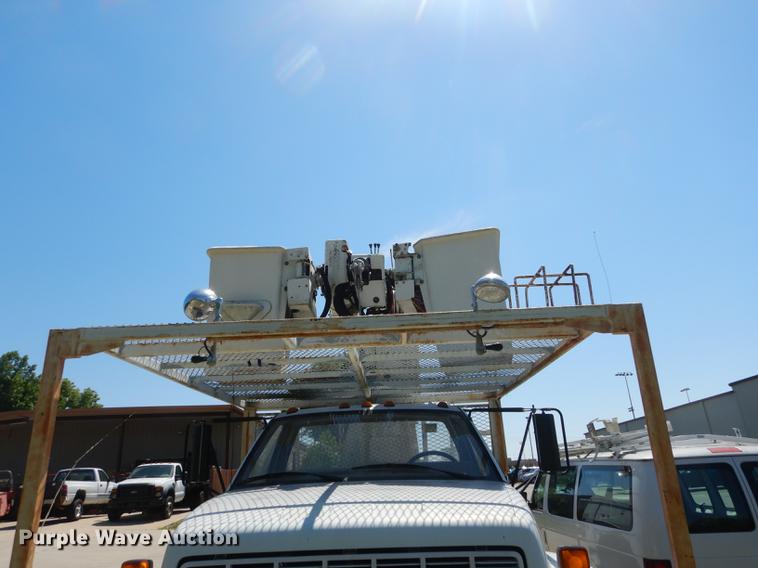 image for item DE1788 1992 GMC TopKick SL bucket truck