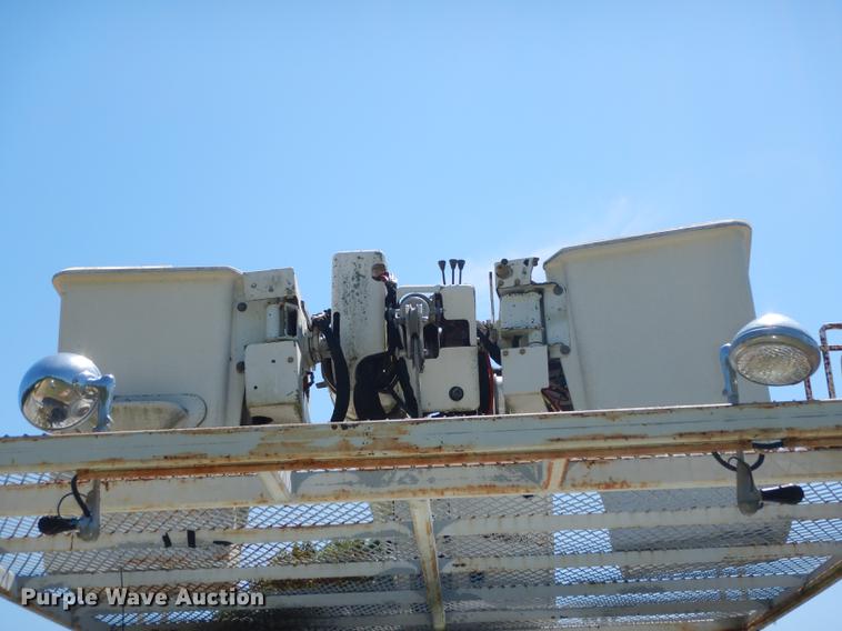 image for item DE1788 1992 GMC TopKick SL bucket truck