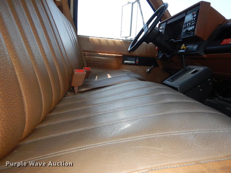 image for item DE1788 1992 GMC TopKick SL bucket truck