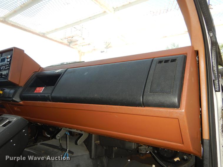 image for item DE1788 1992 GMC TopKick SL bucket truck