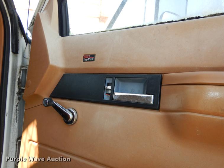 image for item DE1788 1992 GMC TopKick SL bucket truck