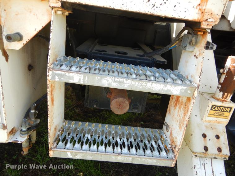 image for item DE1788 1992 GMC TopKick SL bucket truck