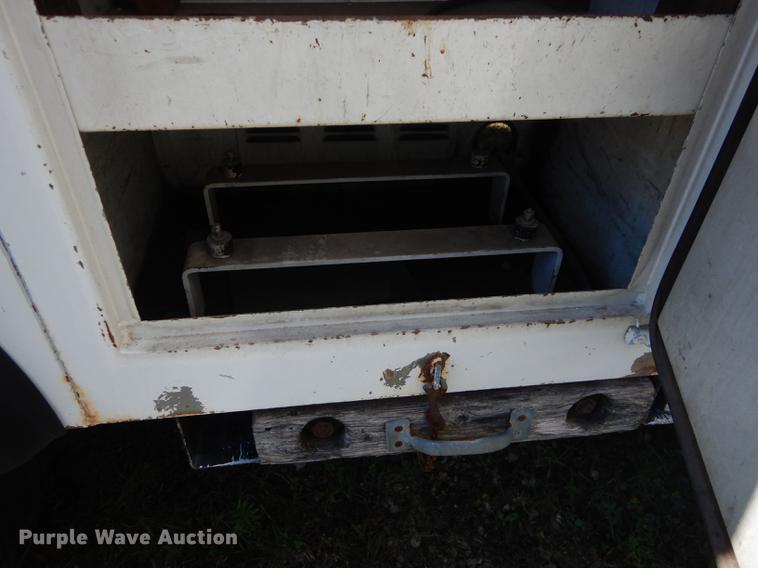 image for item DE1788 1992 GMC TopKick SL bucket truck