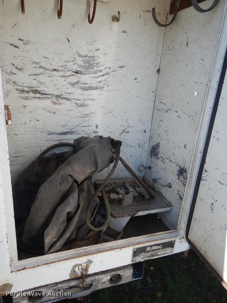 image for item DE1788 1992 GMC TopKick SL bucket truck