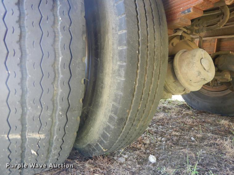 image for item DE1788 1992 GMC TopKick SL bucket truck