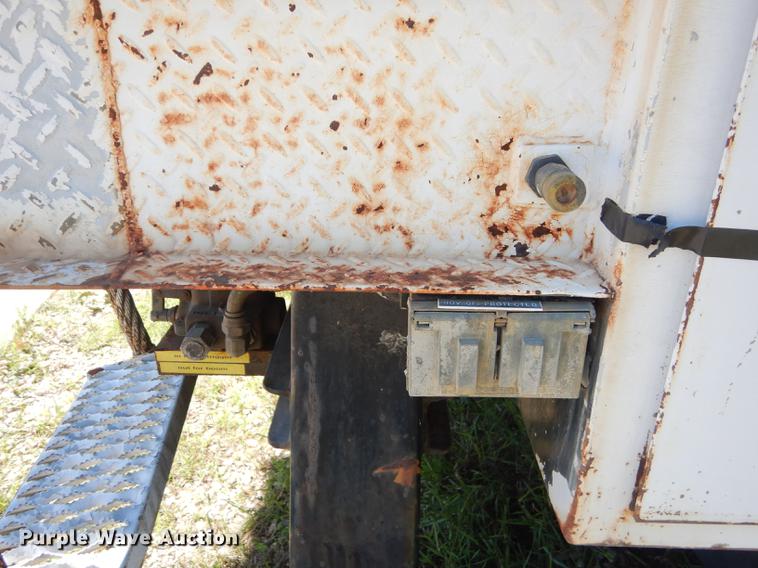 image for item DE1788 1992 GMC TopKick SL bucket truck