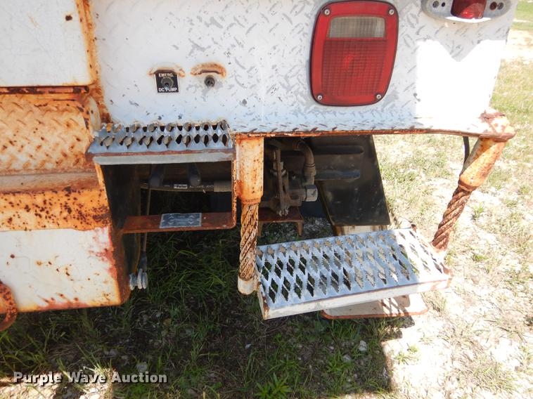 image for item DE1788 1992 GMC TopKick SL bucket truck