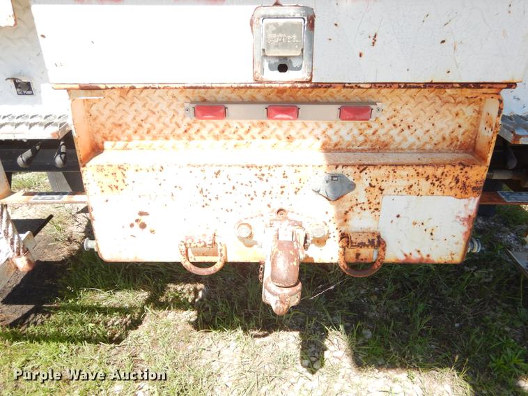 image for item DE1788 1992 GMC TopKick SL bucket truck