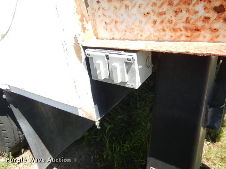 image for item DE1788 1992 GMC TopKick SL bucket truck