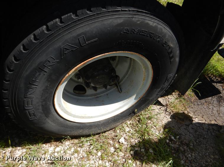 image for item DE1788 1992 GMC TopKick SL bucket truck