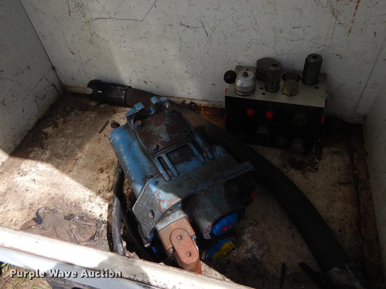 image for item DE1788 1992 GMC TopKick SL bucket truck