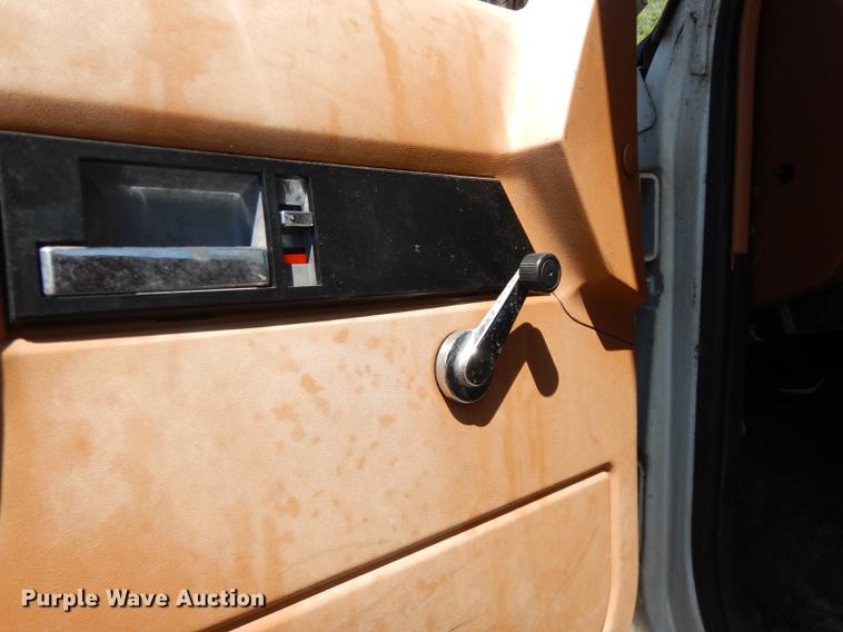 image for item DE1788 1992 GMC TopKick SL bucket truck