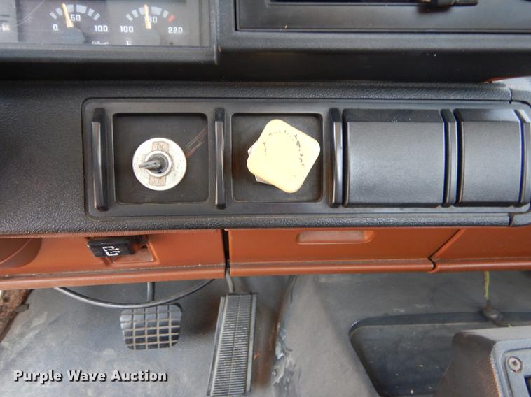 image for item DE1788 1992 GMC TopKick SL bucket truck