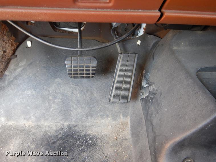 image for item DE1788 1992 GMC TopKick SL bucket truck