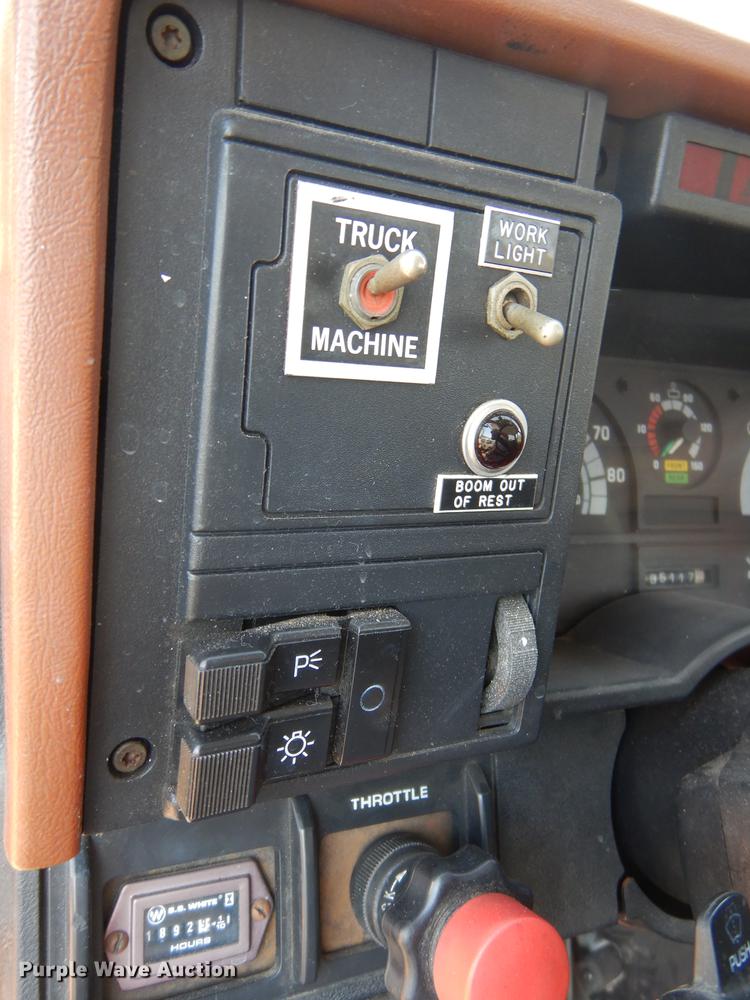 image for item DE1788 1992 GMC TopKick SL bucket truck