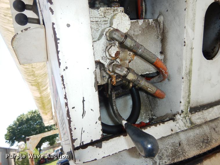 image for item DE1788 1992 GMC TopKick SL bucket truck